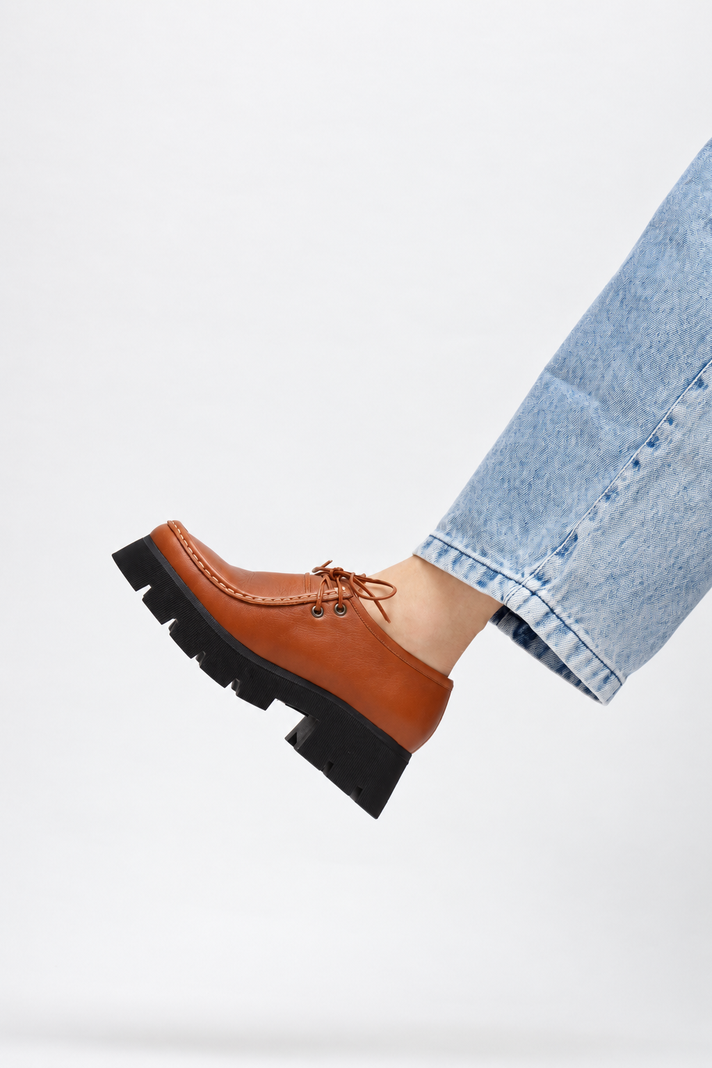 LOAFER WALLABEE NAOMI CARAMELO