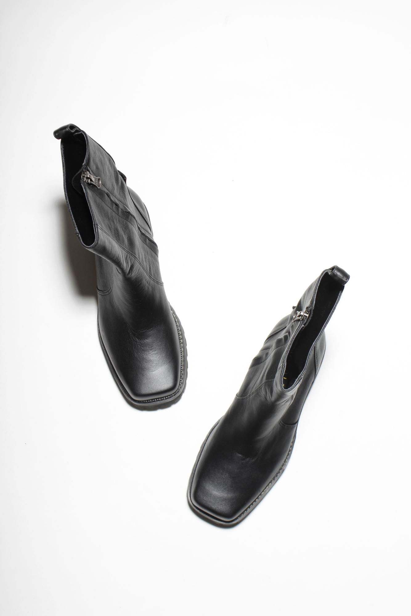 BOTA ÍSIS PRETO