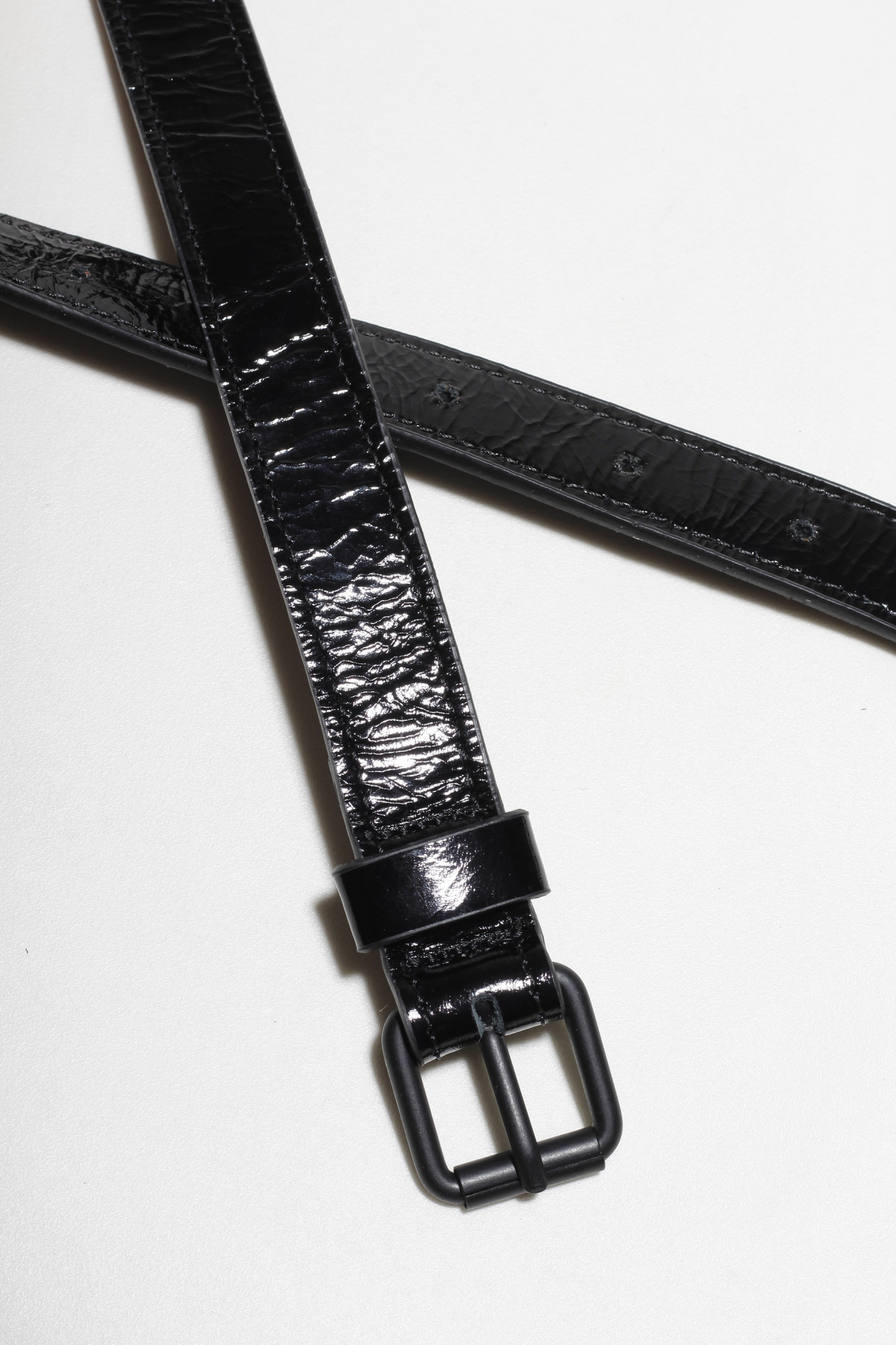 CINTO FINO VERNIZ PRETO
