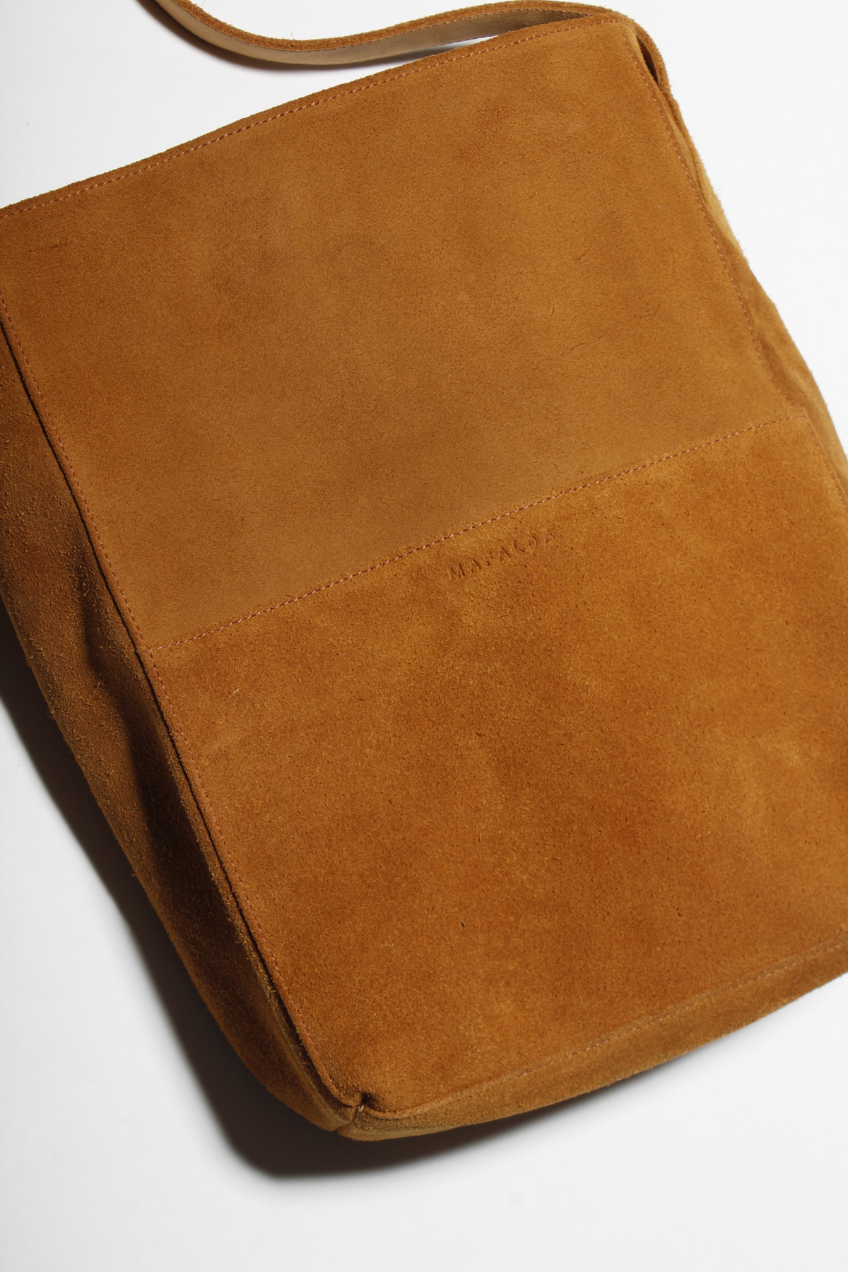 BOLSA LEONORA CAMURÇA WHISKY