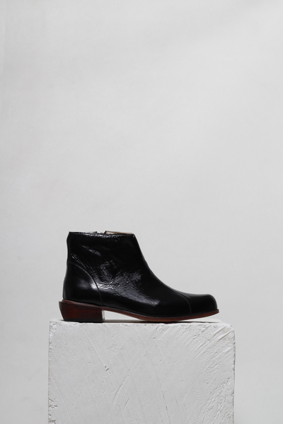 BOTA BIANCA VERNIZ PRETO
