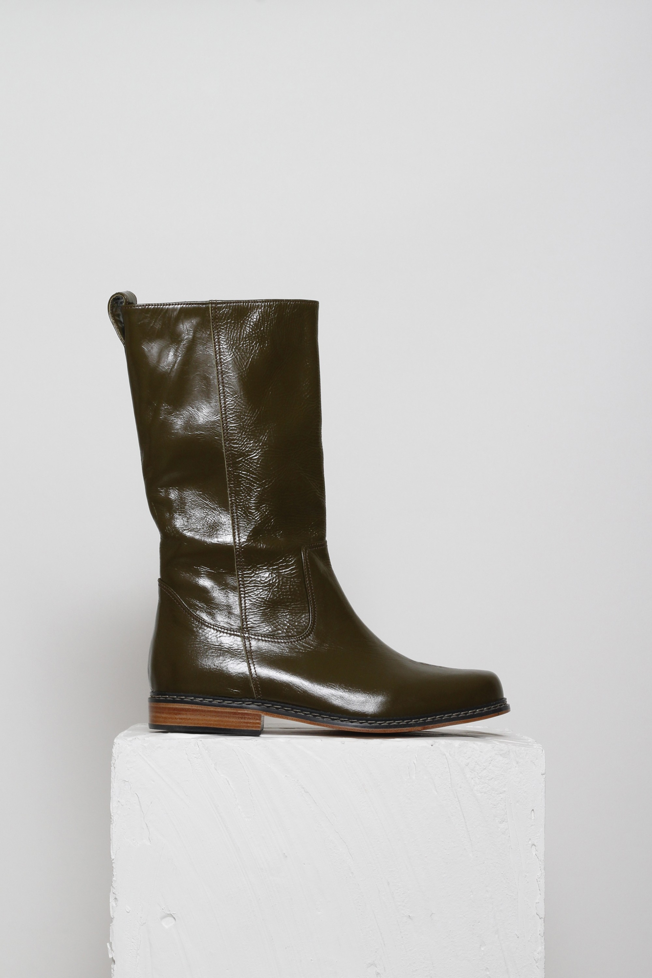 BOTA MEGAN VERNIZ ALCAPARRA