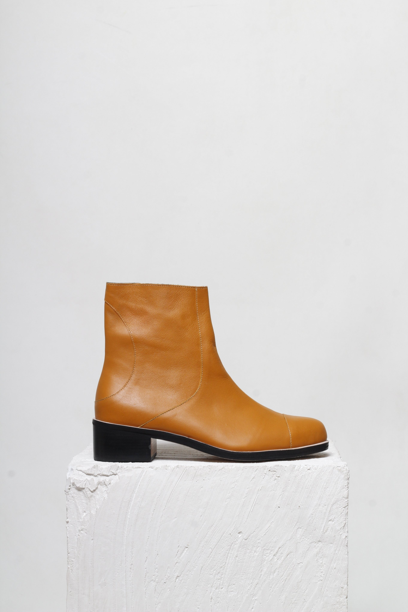 BOTA INÊS AMEIXA