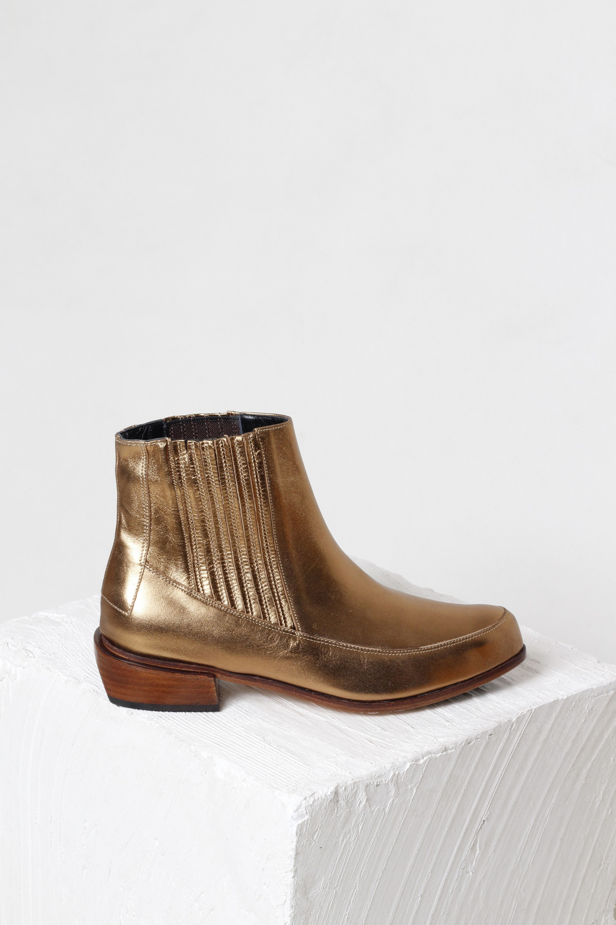 BOTA CORDÉLIA OURO VELHO