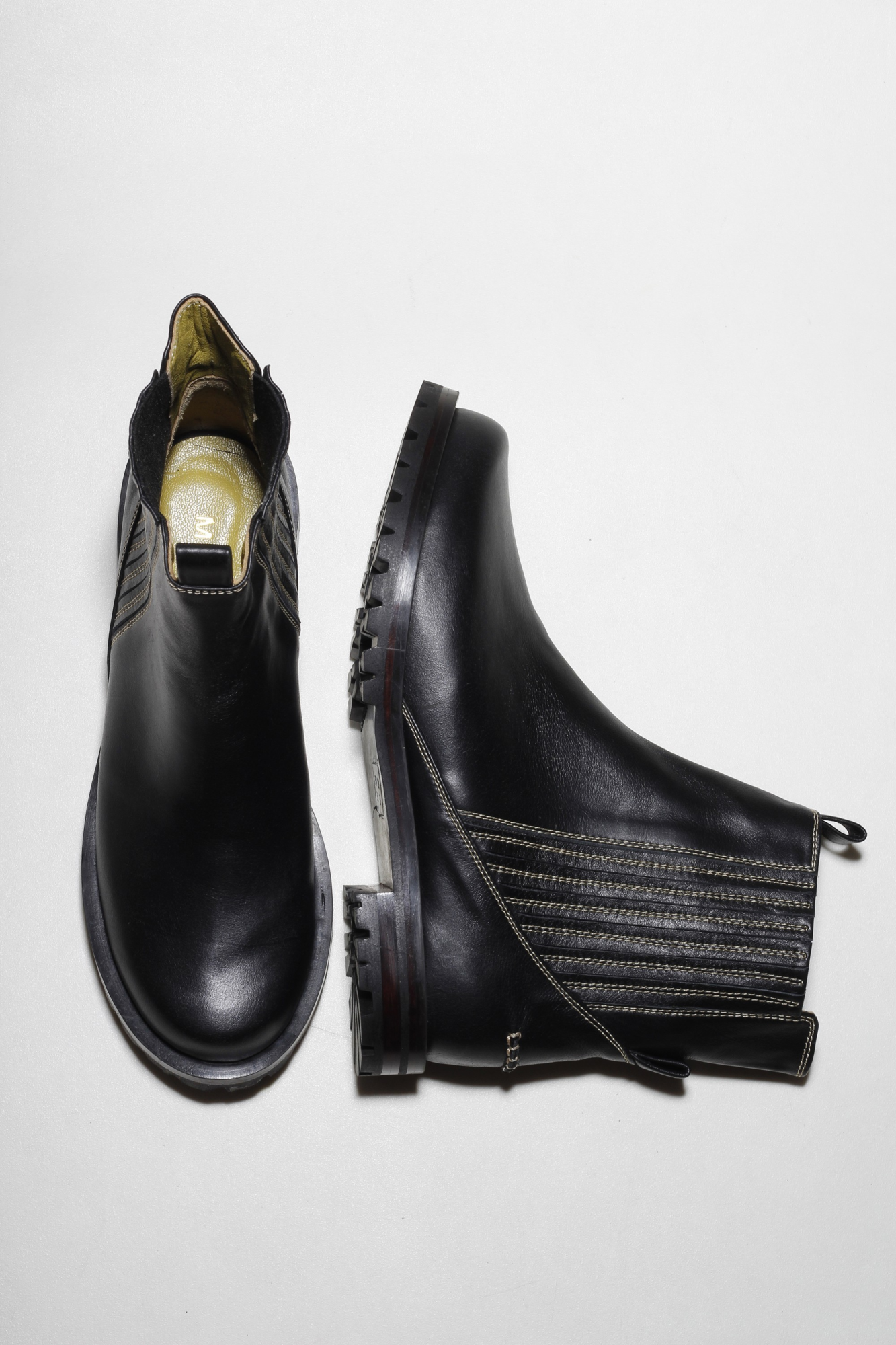 BOTA MARAH PRETO