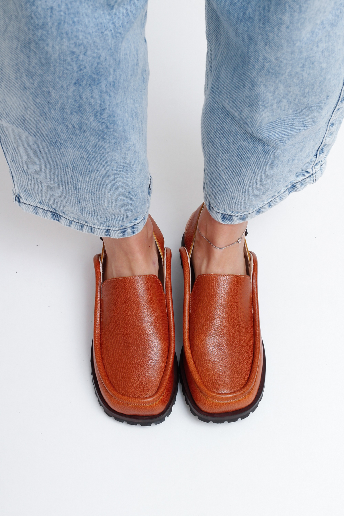 LOAFER DOMINIQUE CARAMELO