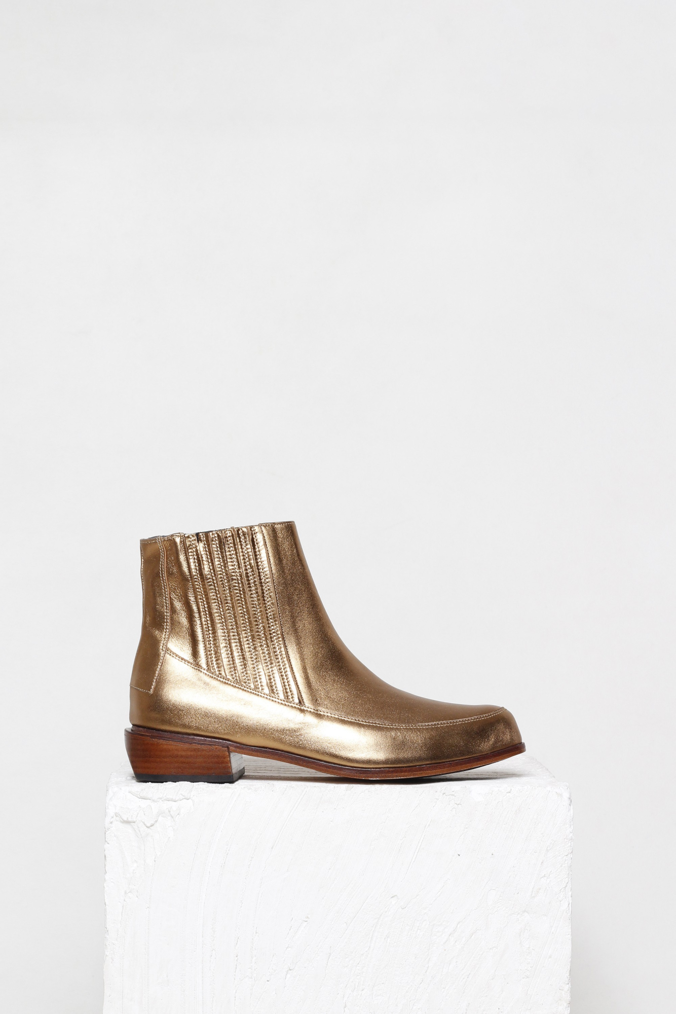 BOTA CORDÉLIA OURO VELHO