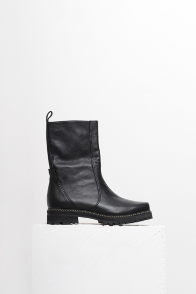 BOTA ÍSIS PRETO