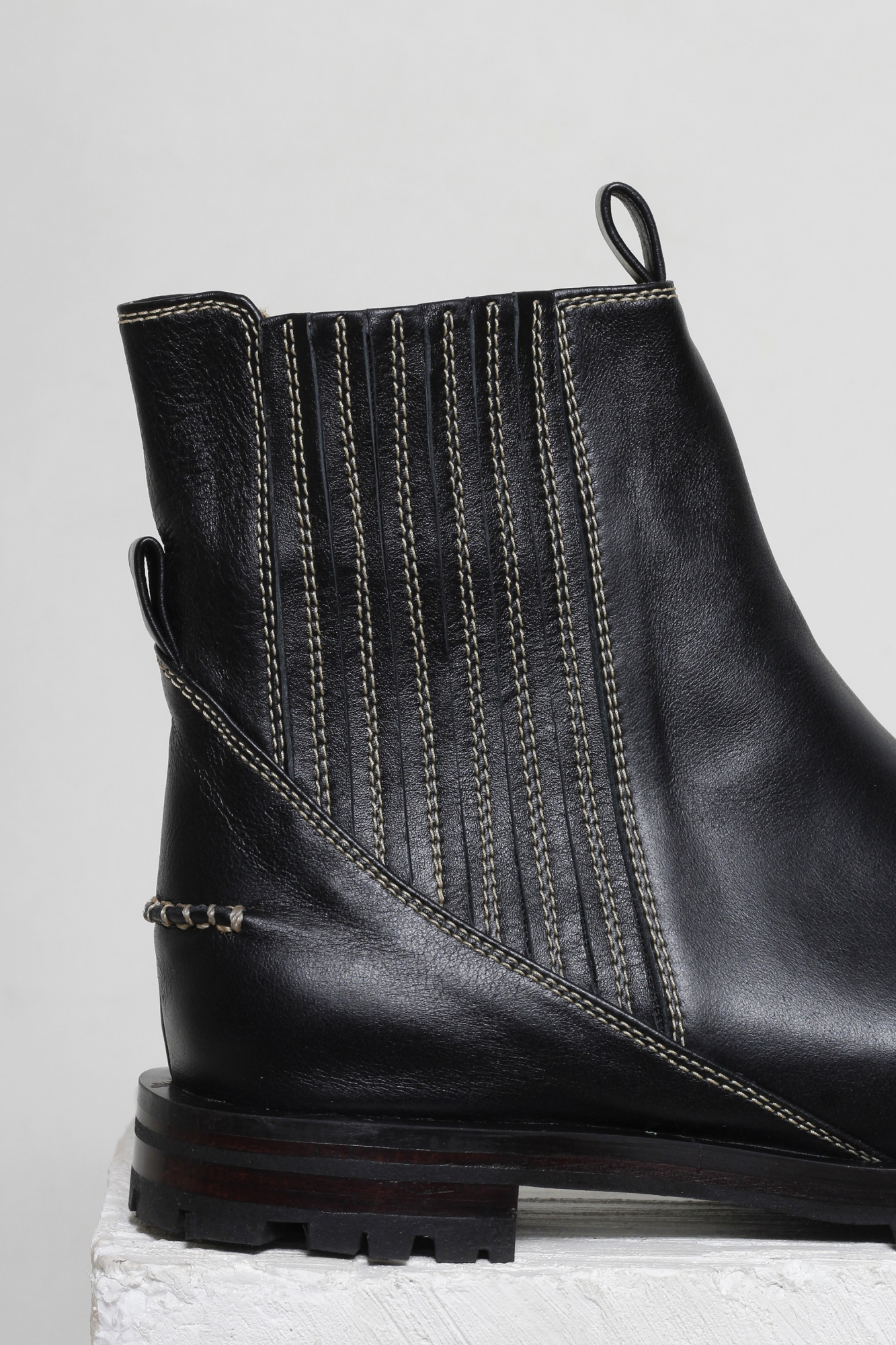 BOTA MARAH PRETO