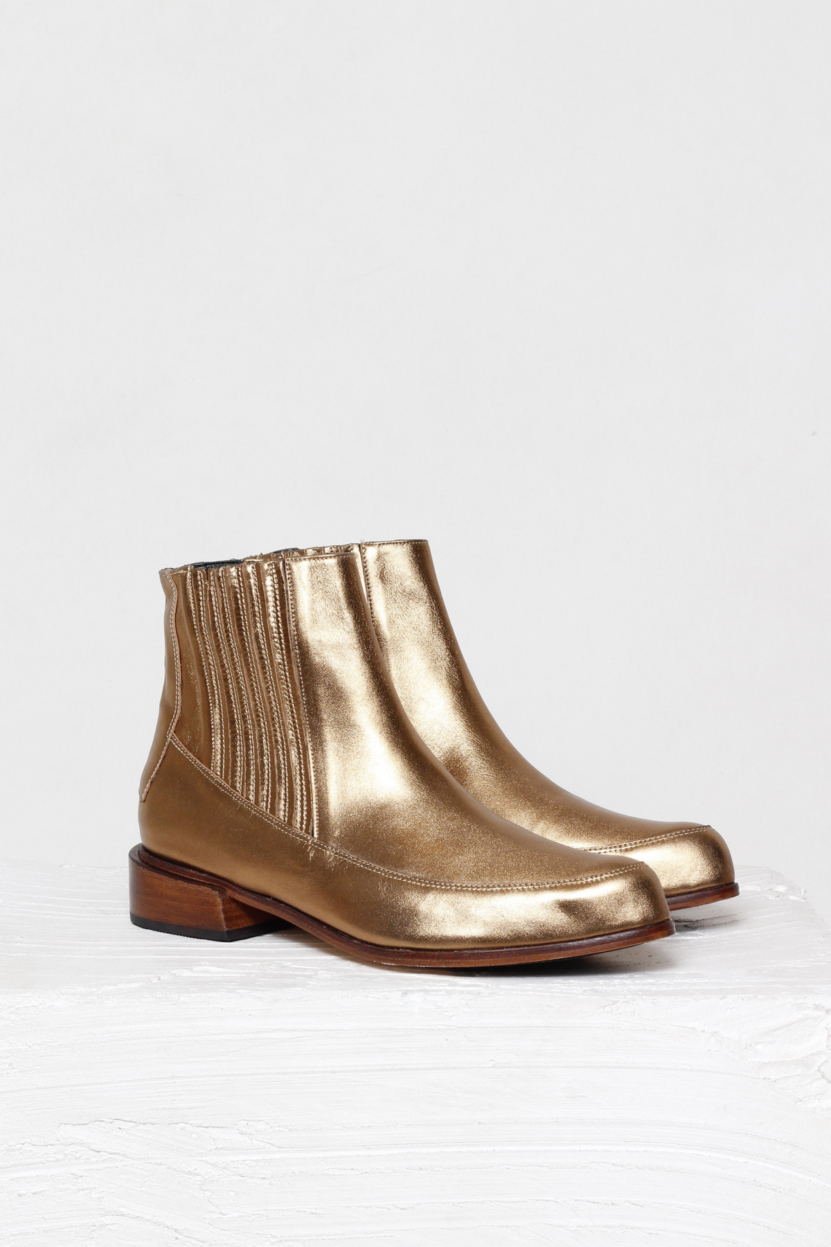 BOTA CORDÉLIA OURO VELHO