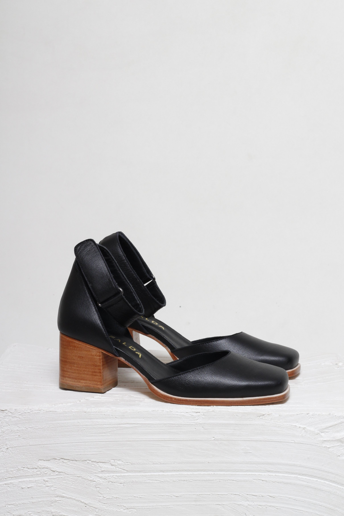 SAPATO SALTO LOUISE PRETO