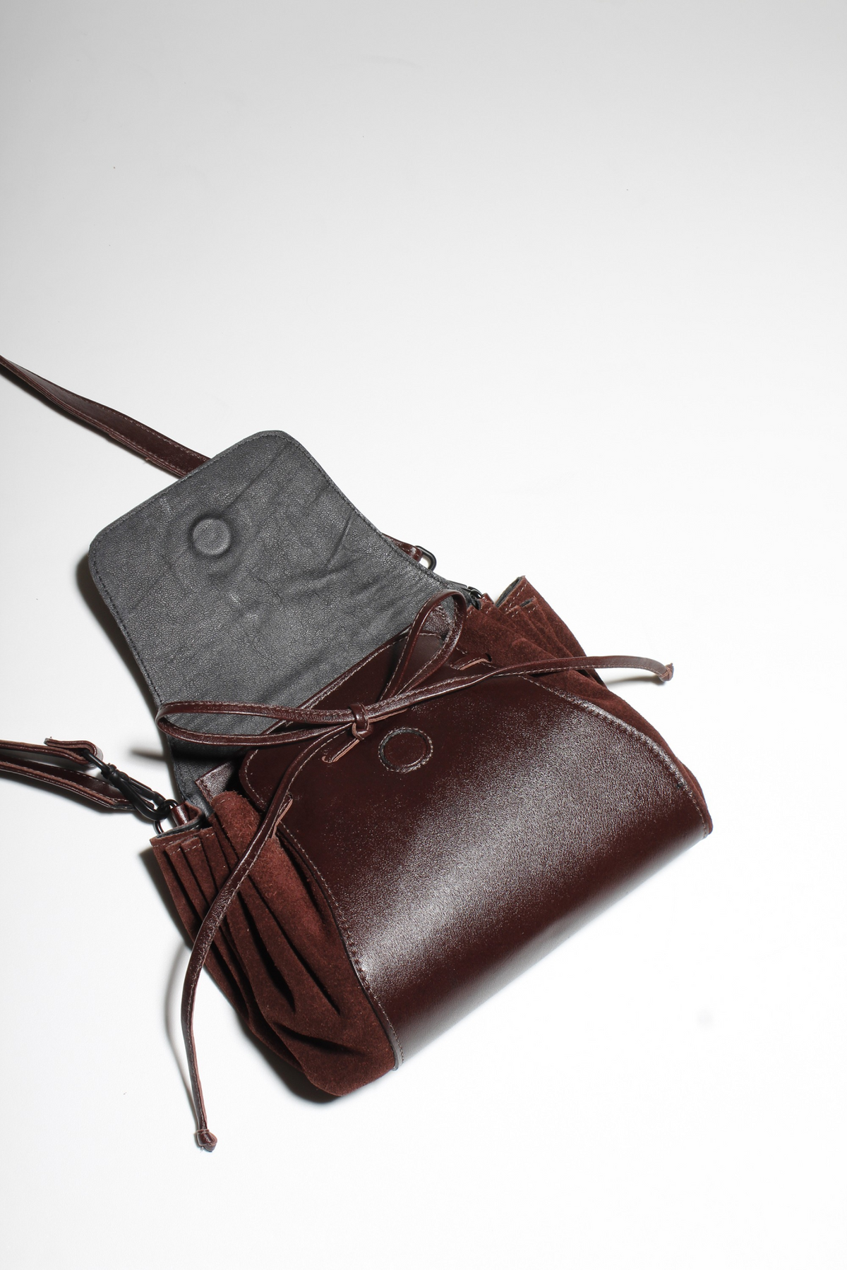 BOLSA MADELEINE CAMURÇA VINHO