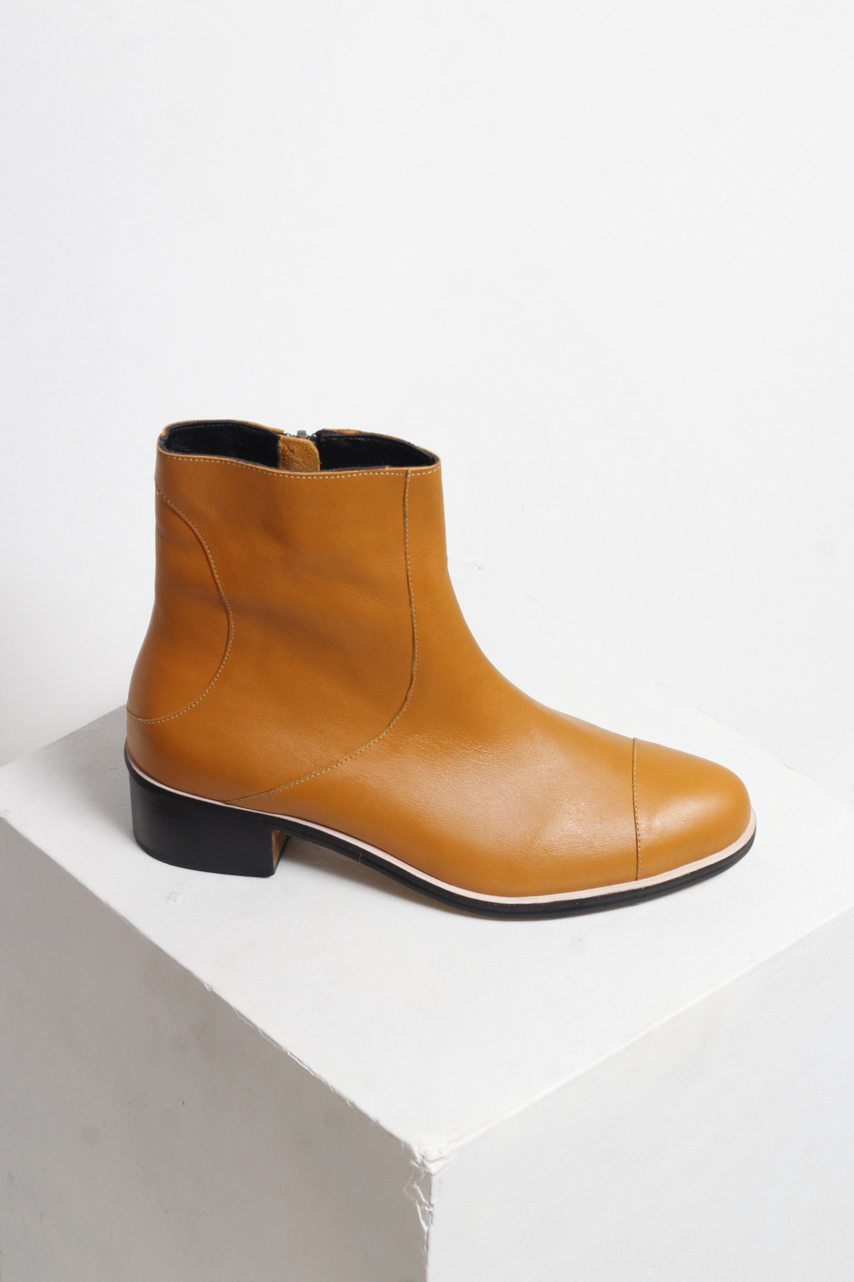 BOTA INÊS AMEIXA