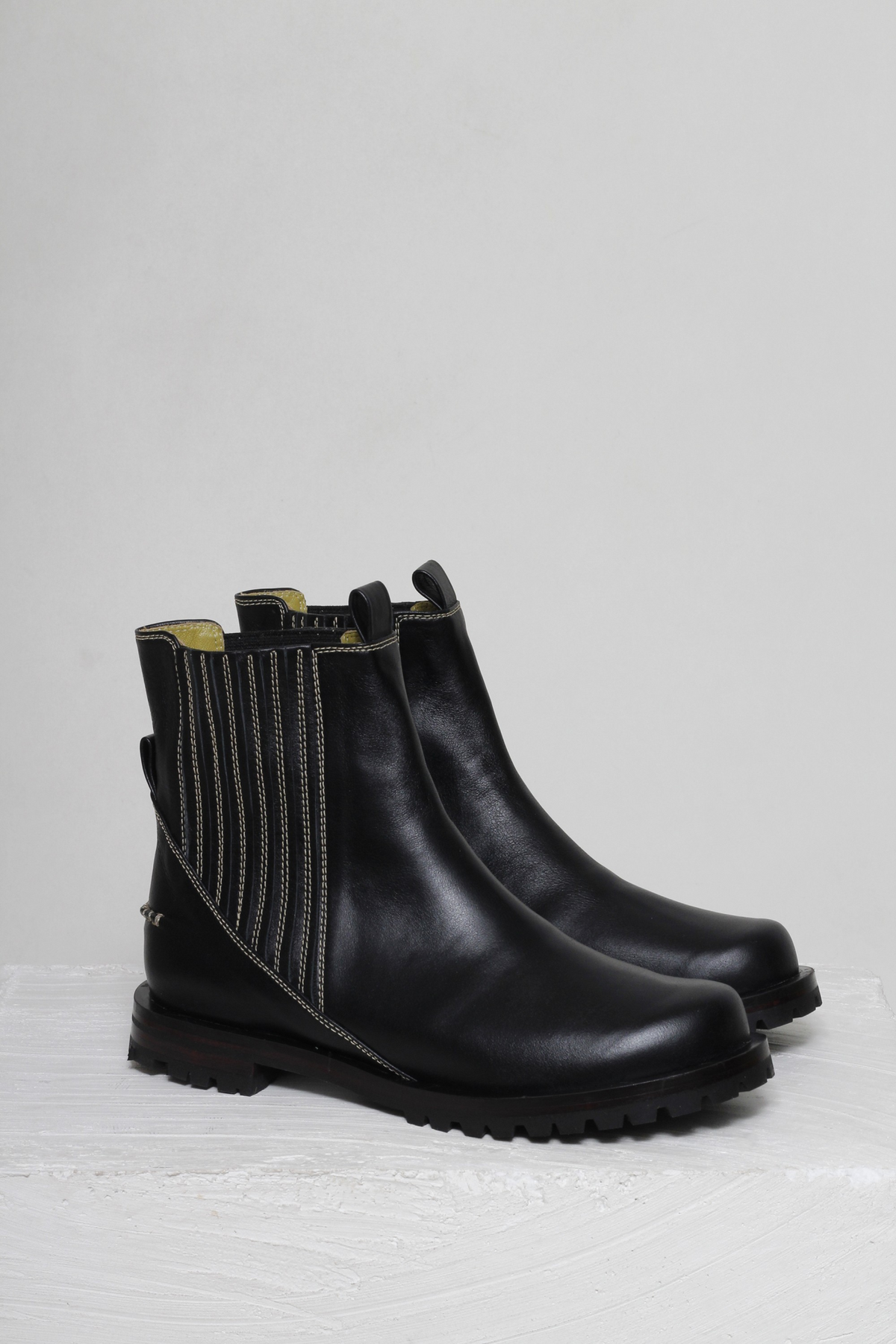 BOTA MARAH PRETO