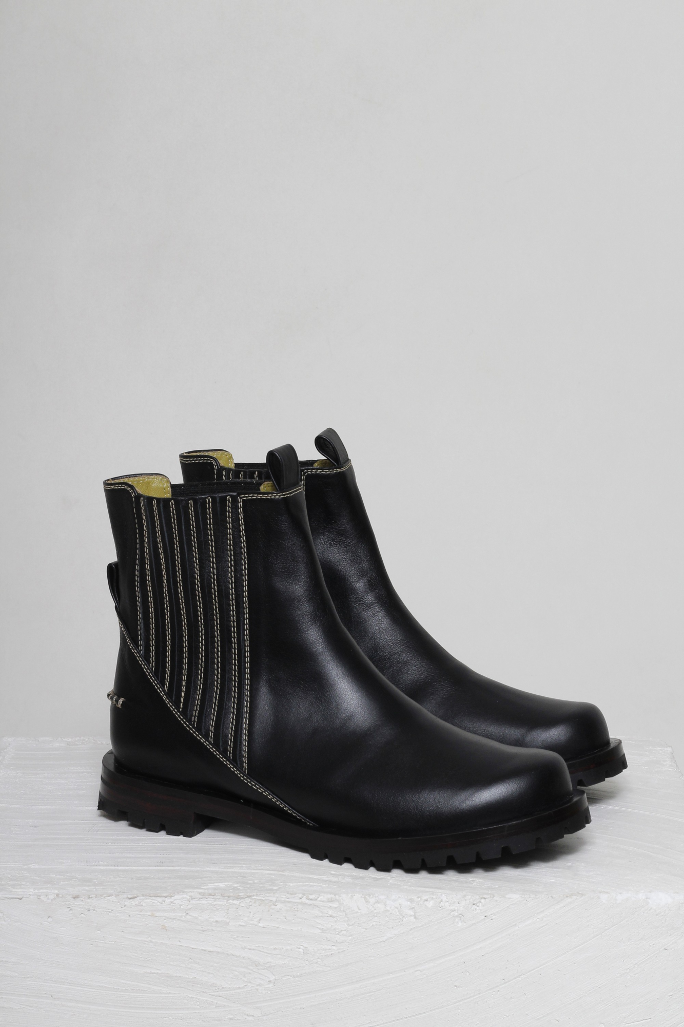 BOTA MARAH PRETO