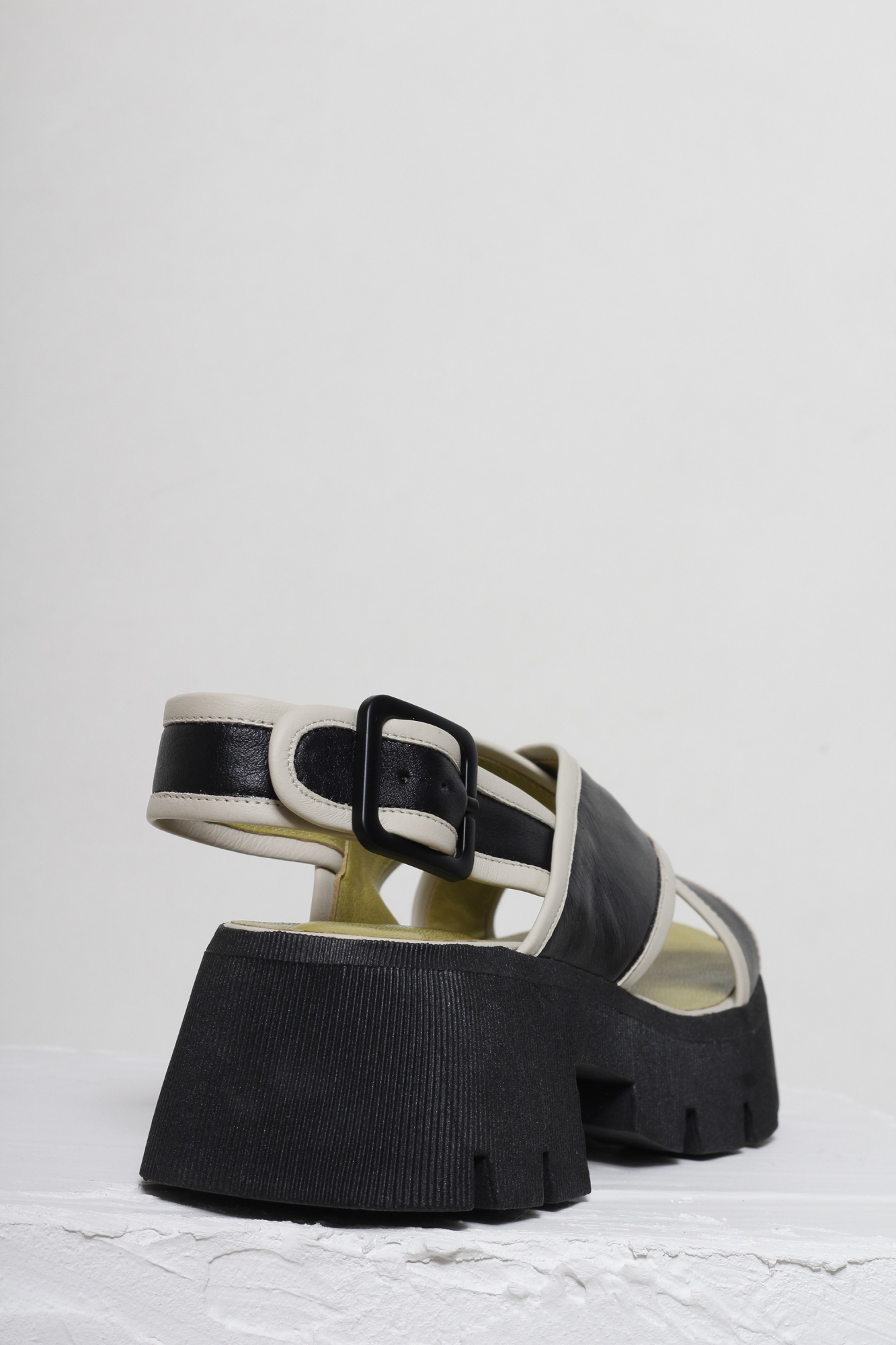 SANDÁLIA ANITA PRETO/BONE
