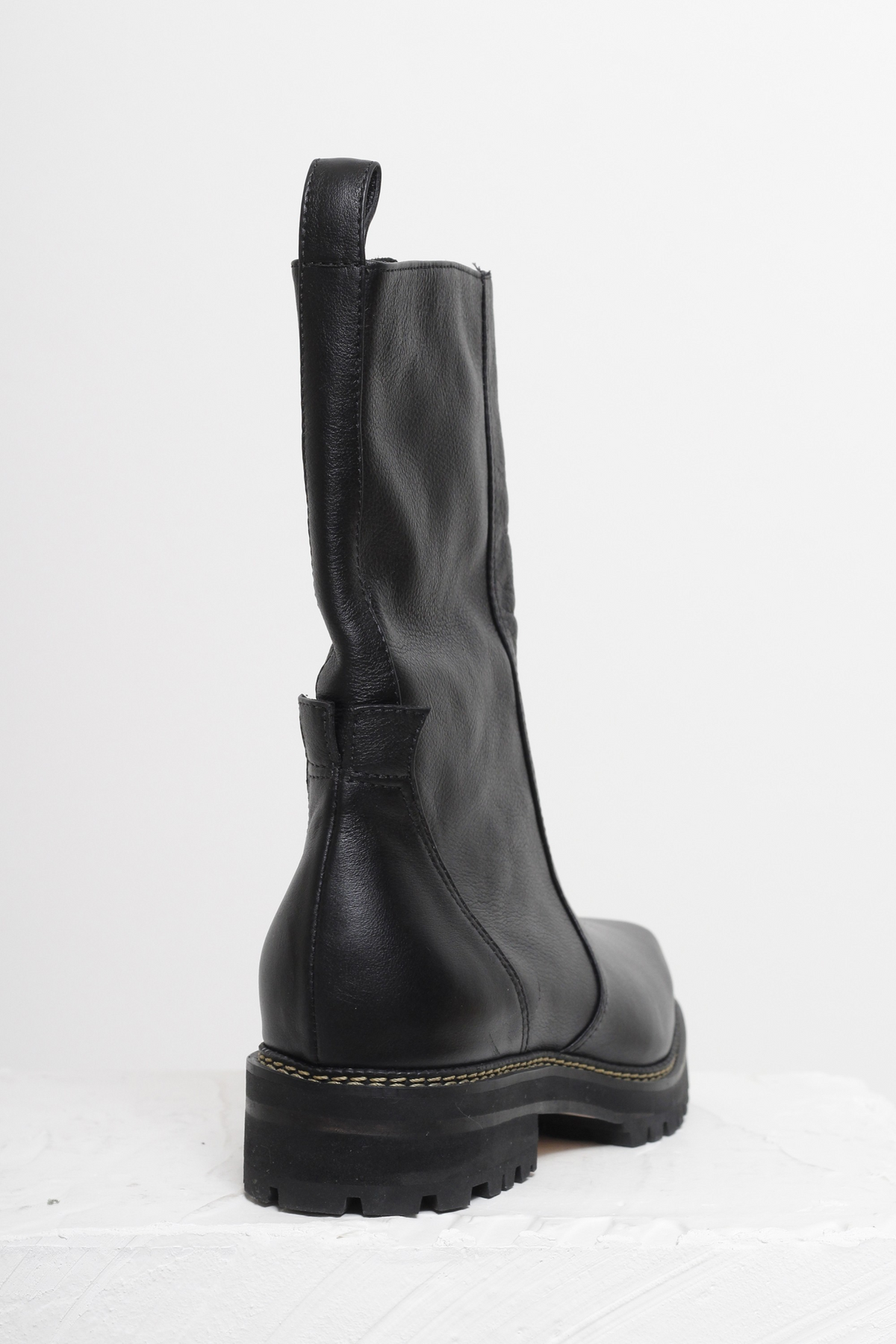 BOTA ÍSIS PRETO