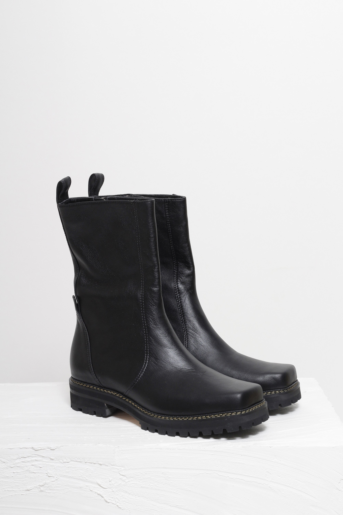BOTA ÍSIS PRETO