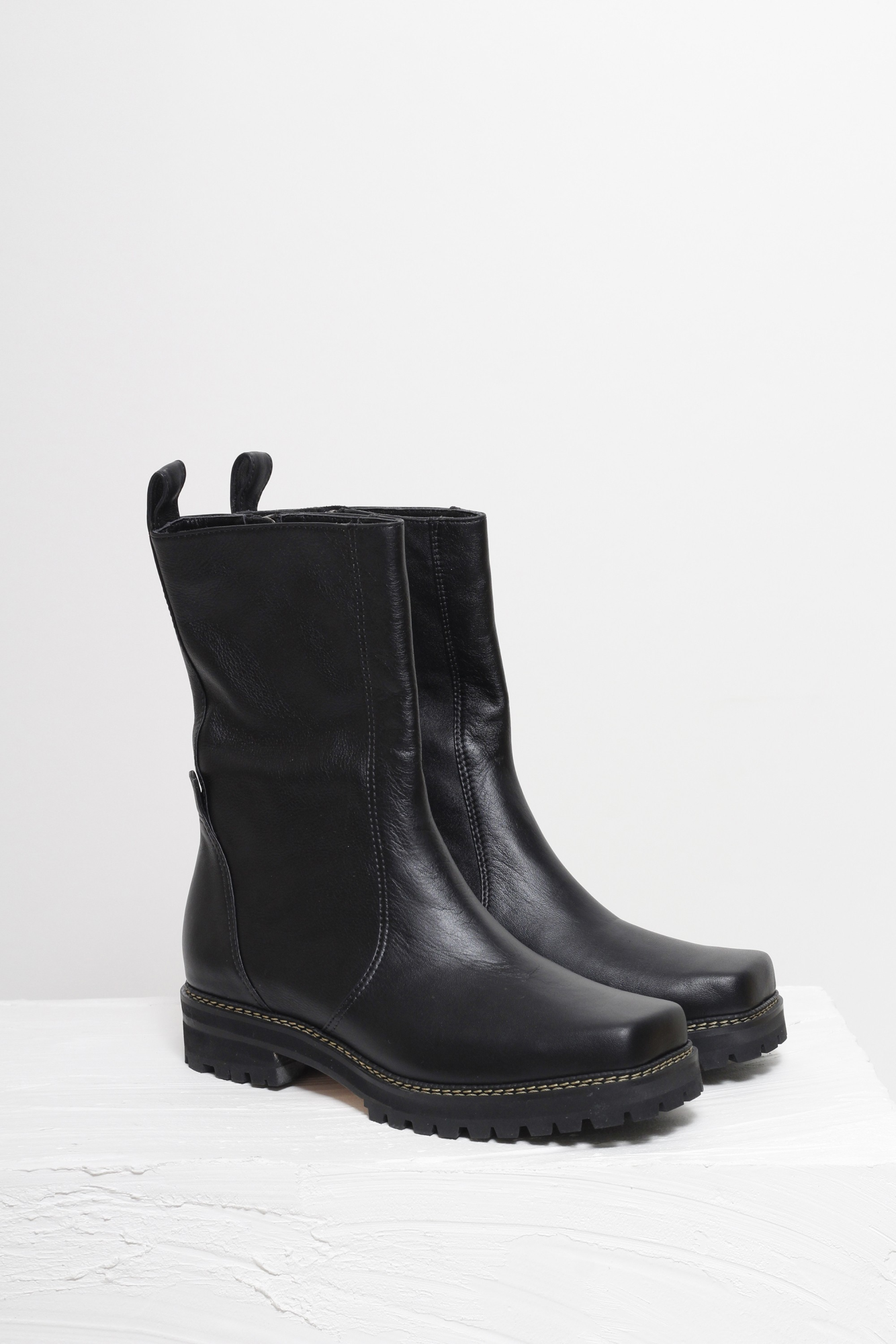 BOTA ÍSIS PRETO