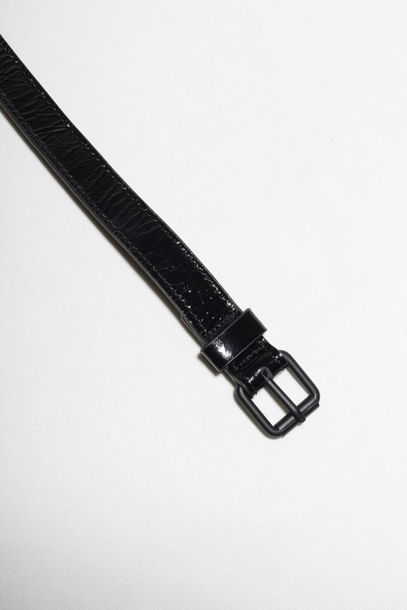 CINTO FINO VERNIZ PRETO