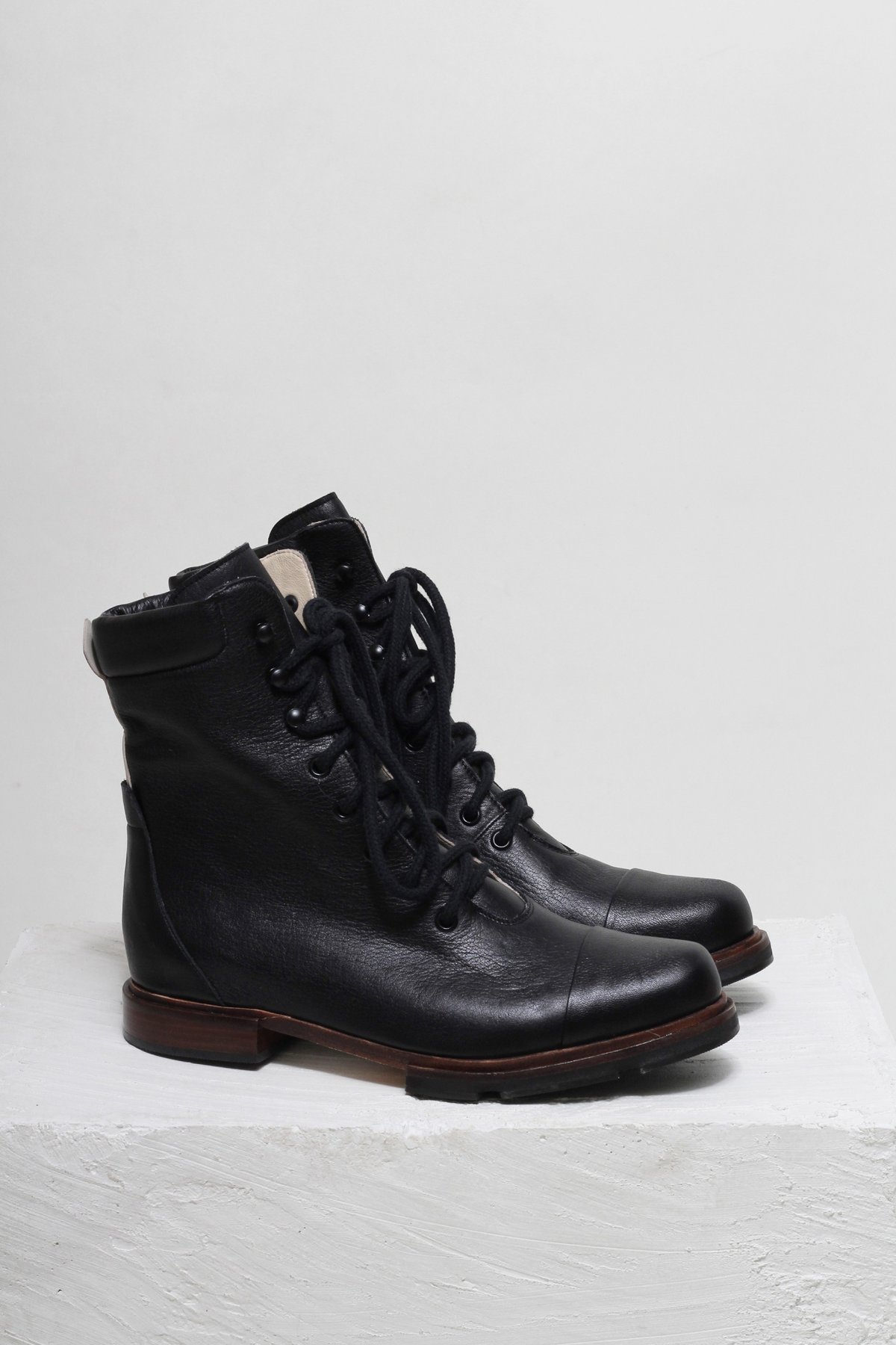 BOTA UMA PRETO