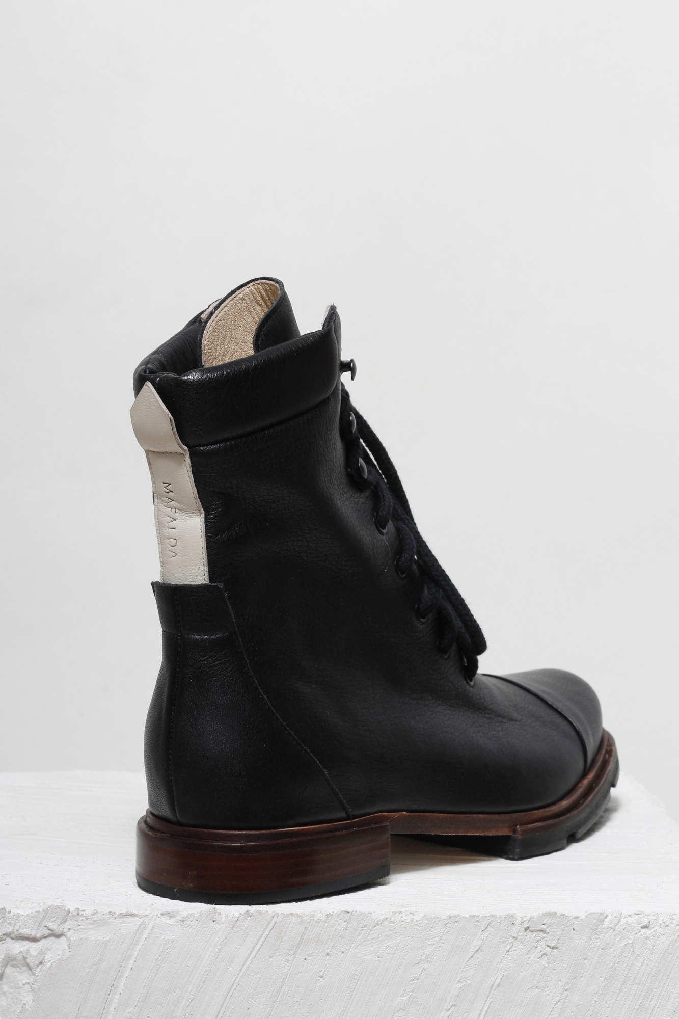 BOTA UMA PRETO