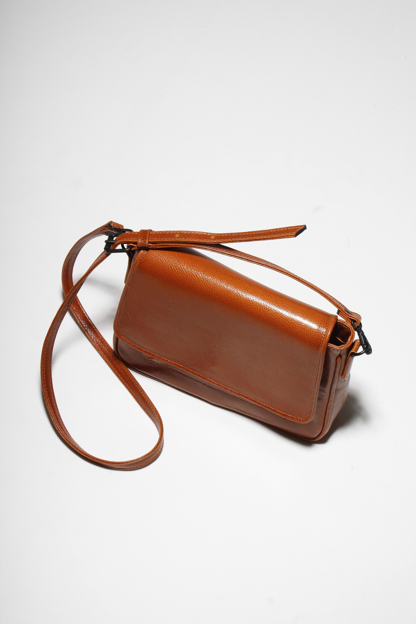 BOLSA JOSEFINA CARAMELO