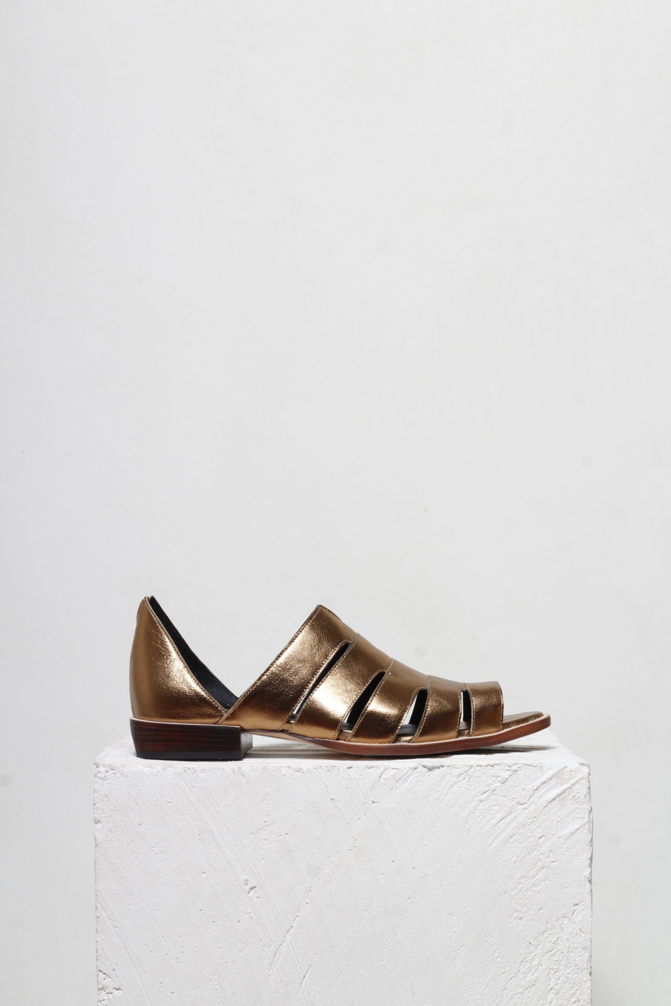 SAPATO GISELE OURO VELHO