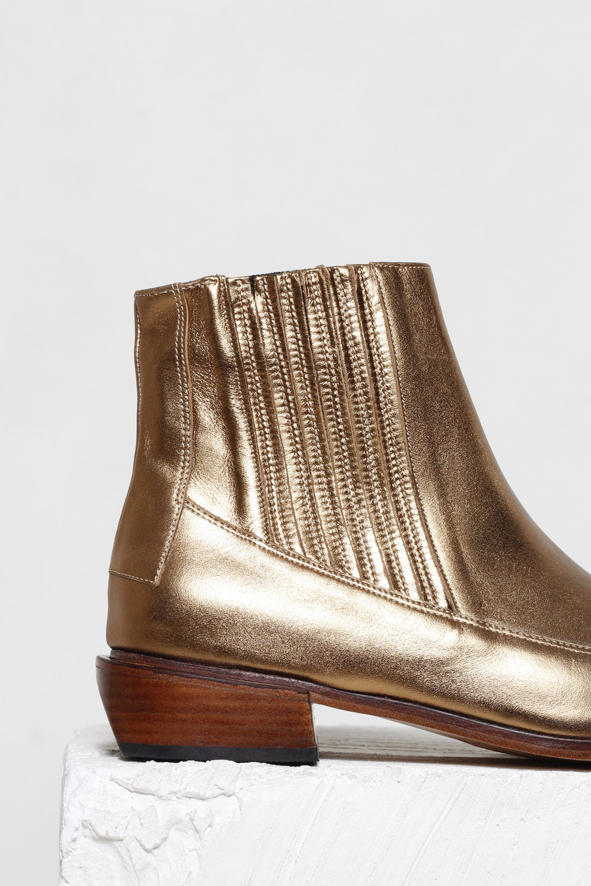 BOTA CORDÉLIA OURO VELHO
