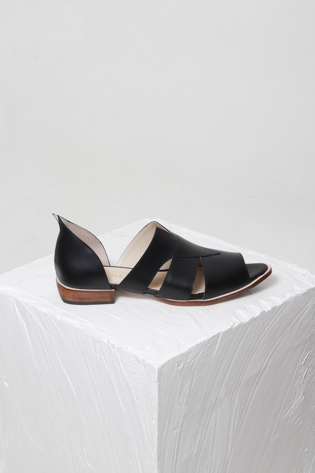 SAPATO ÁGATHA BOX PRETO