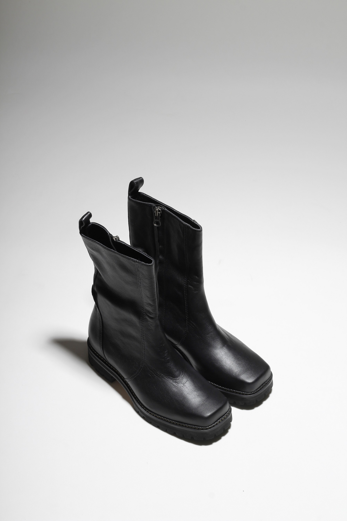 BOTA ÍSIS PRETO