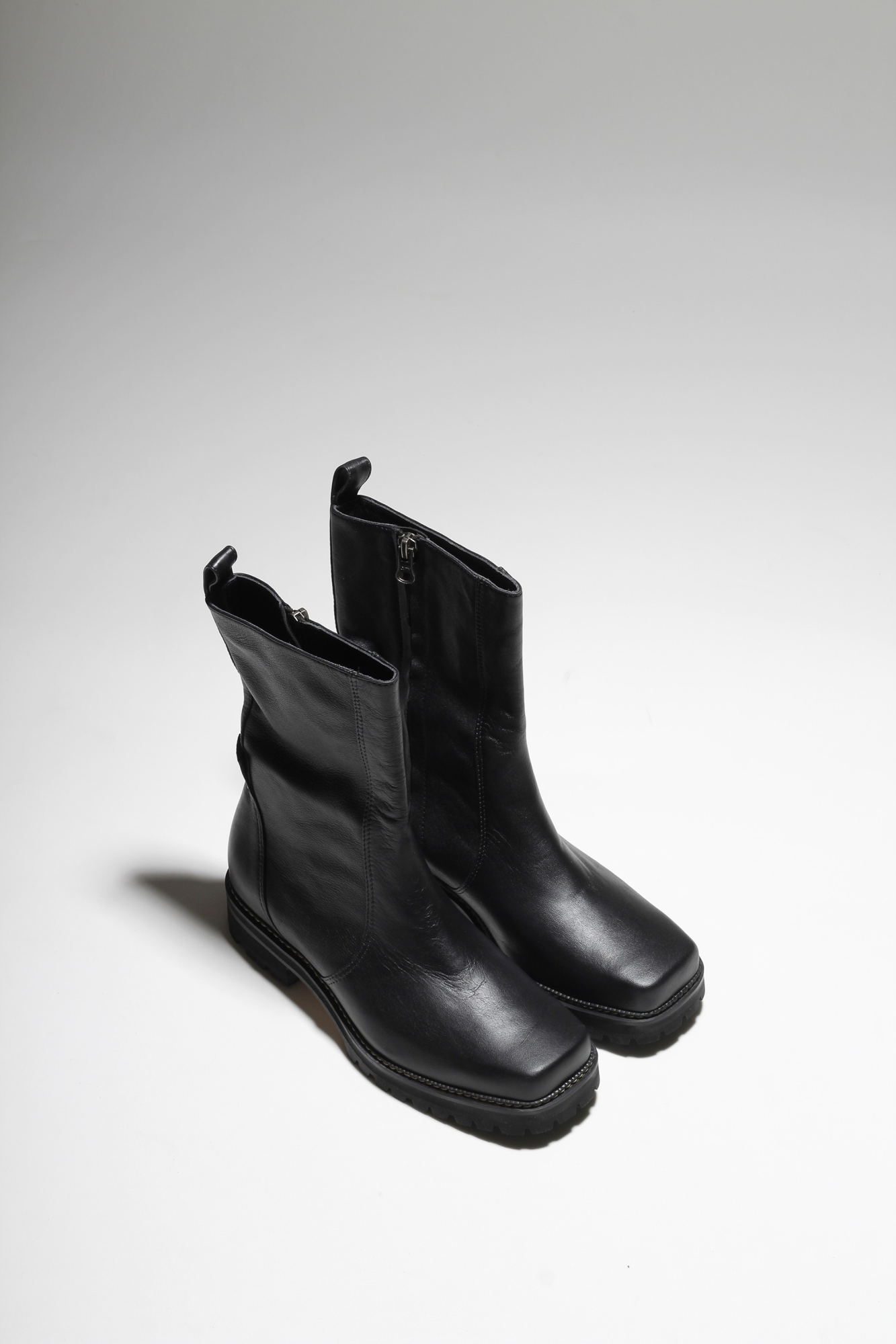 BOTA ÍSIS PRETO