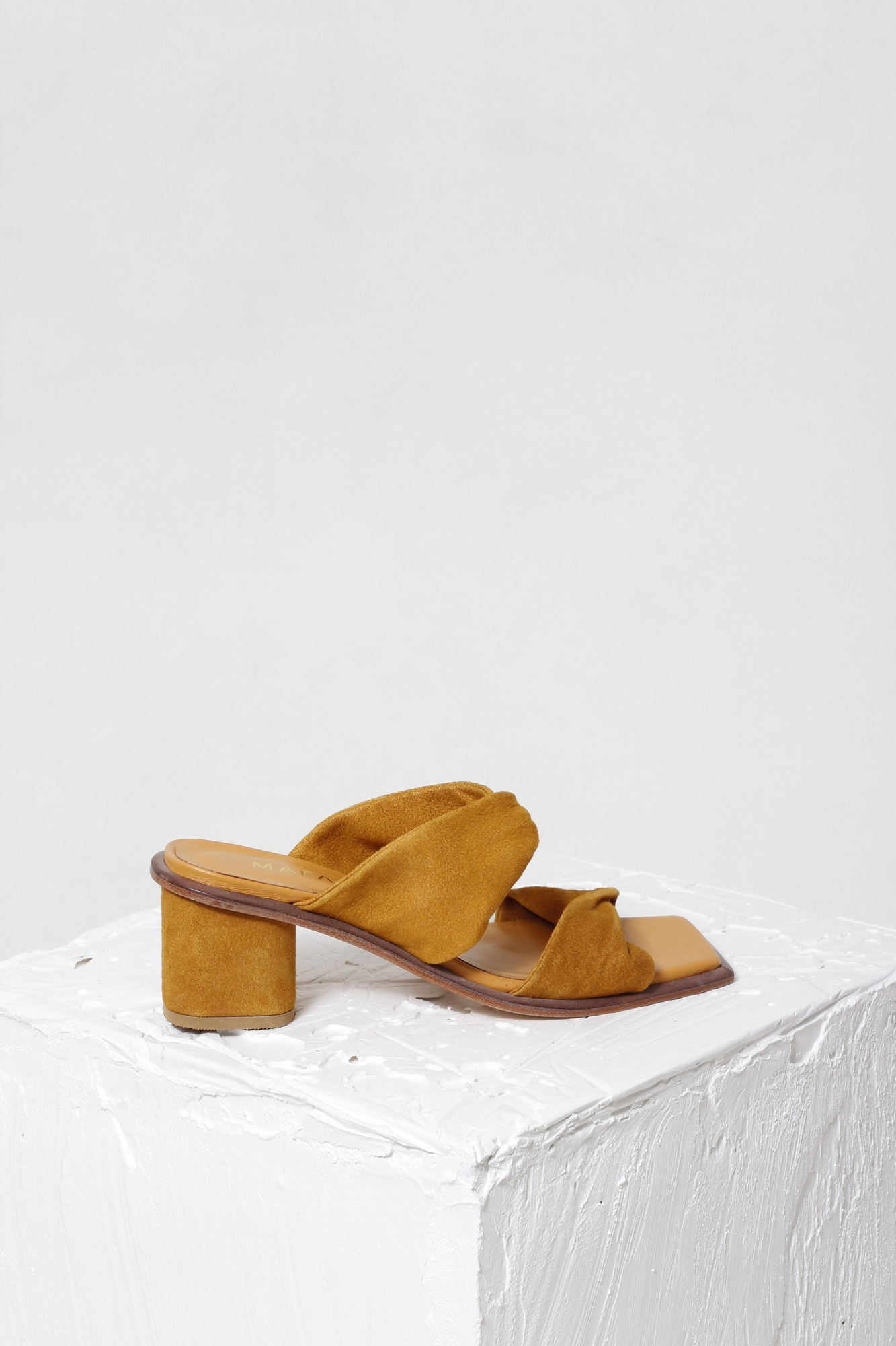 SAPATO TINA CAMURÇA MEL