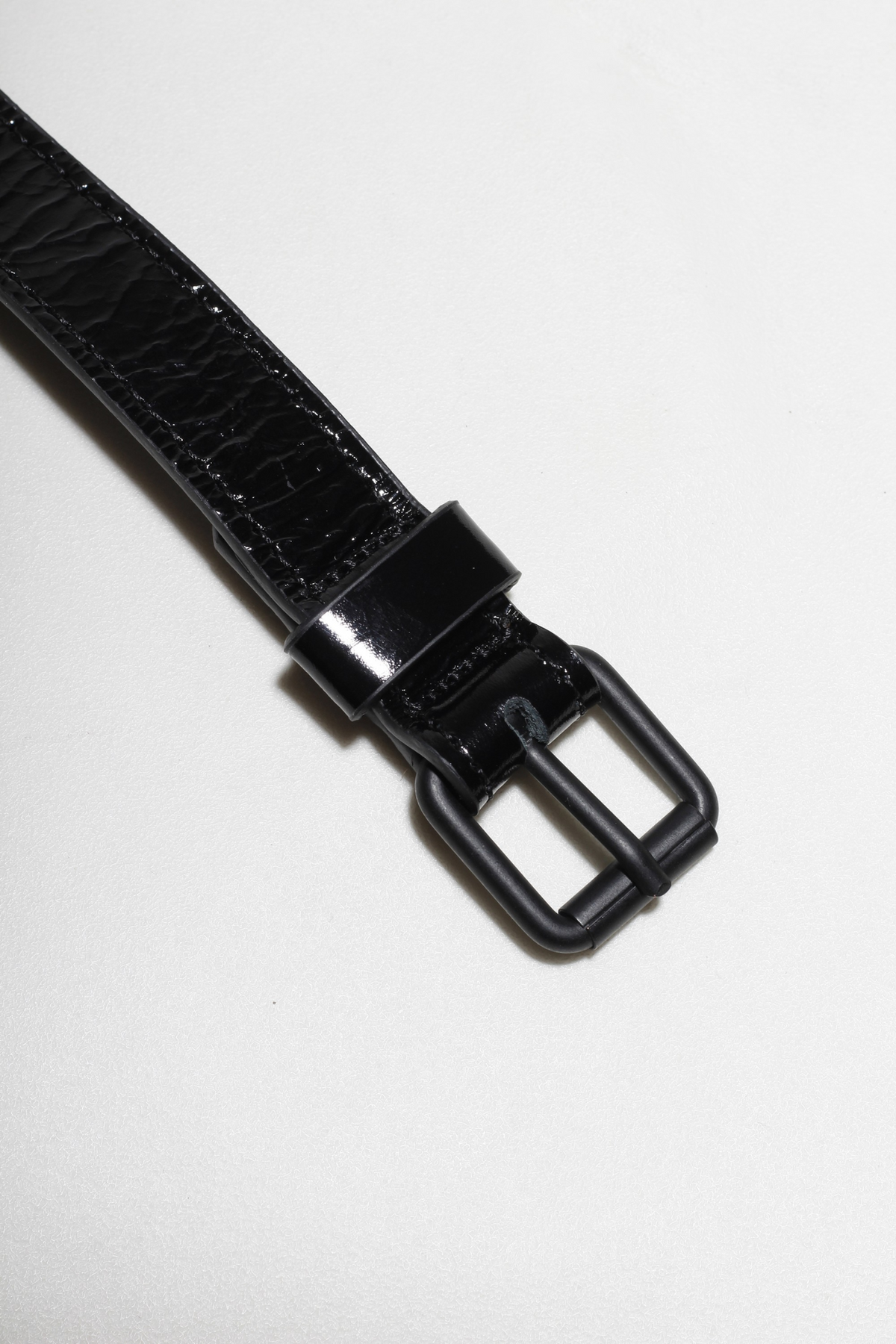 CINTO FINO VERNIZ PRETO