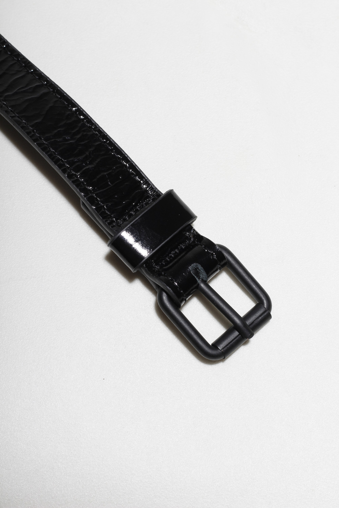 CINTO FINO VERNIZ PRETO
