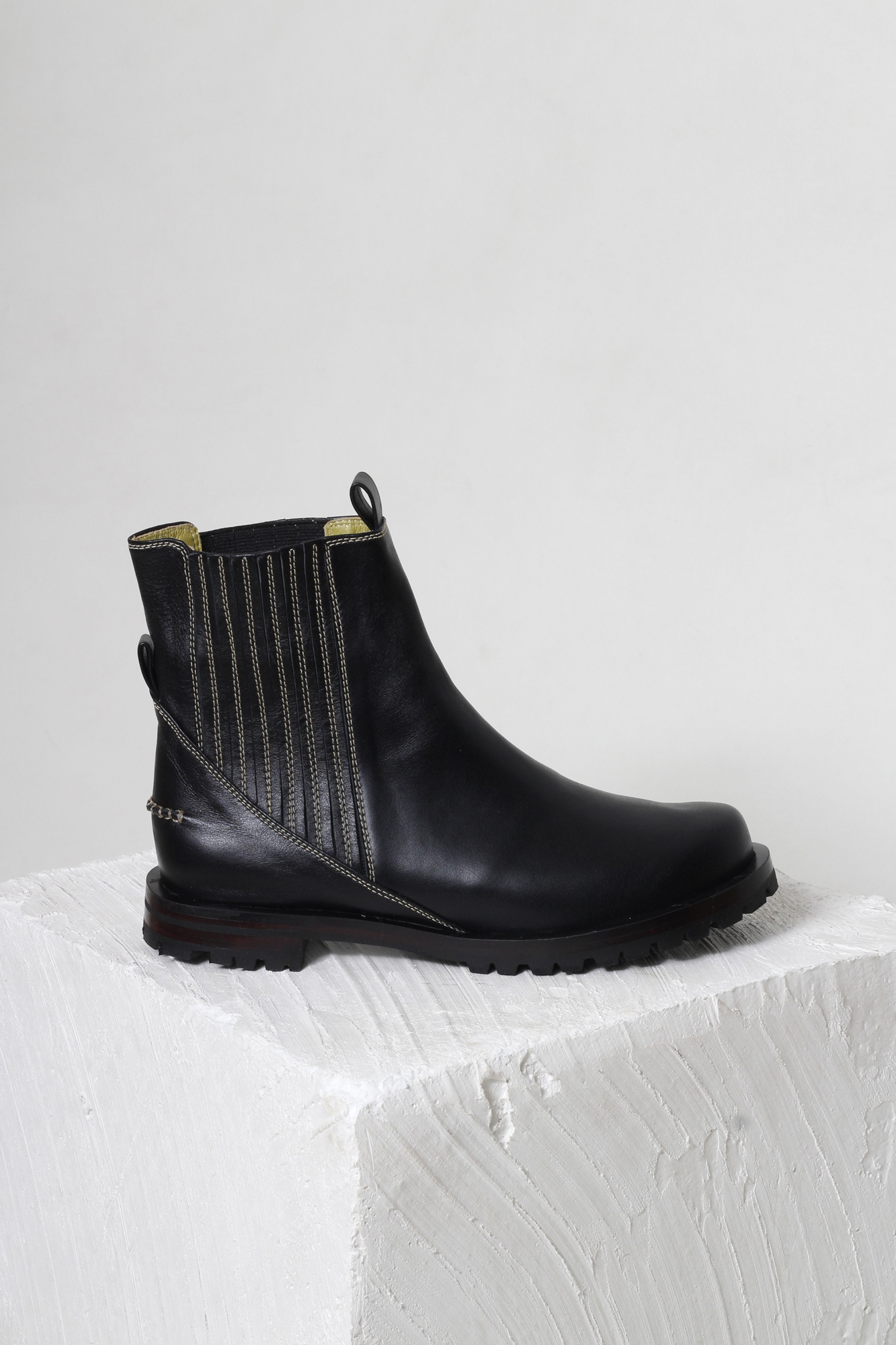 BOTA MARAH PRETO