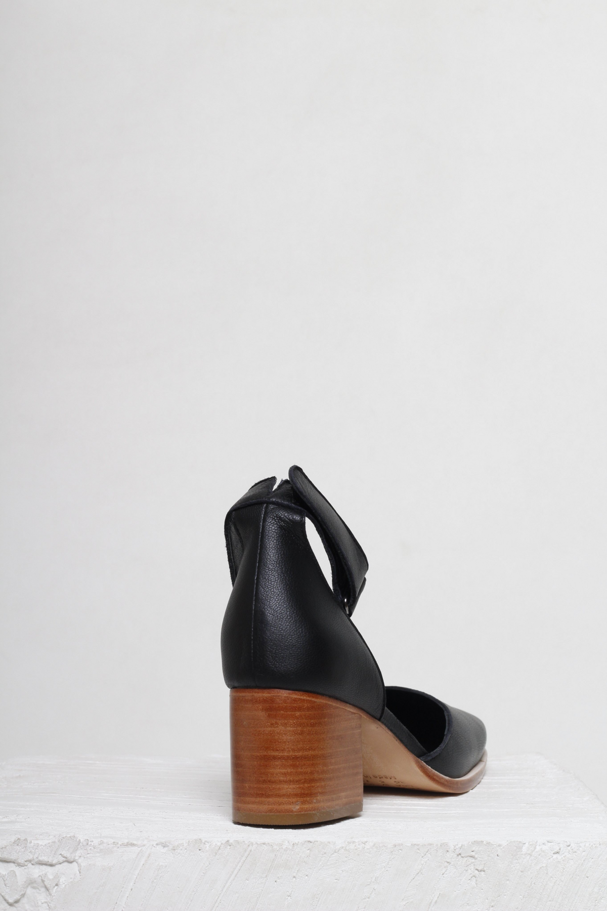 SAPATO SALTO LOUISE PRETO