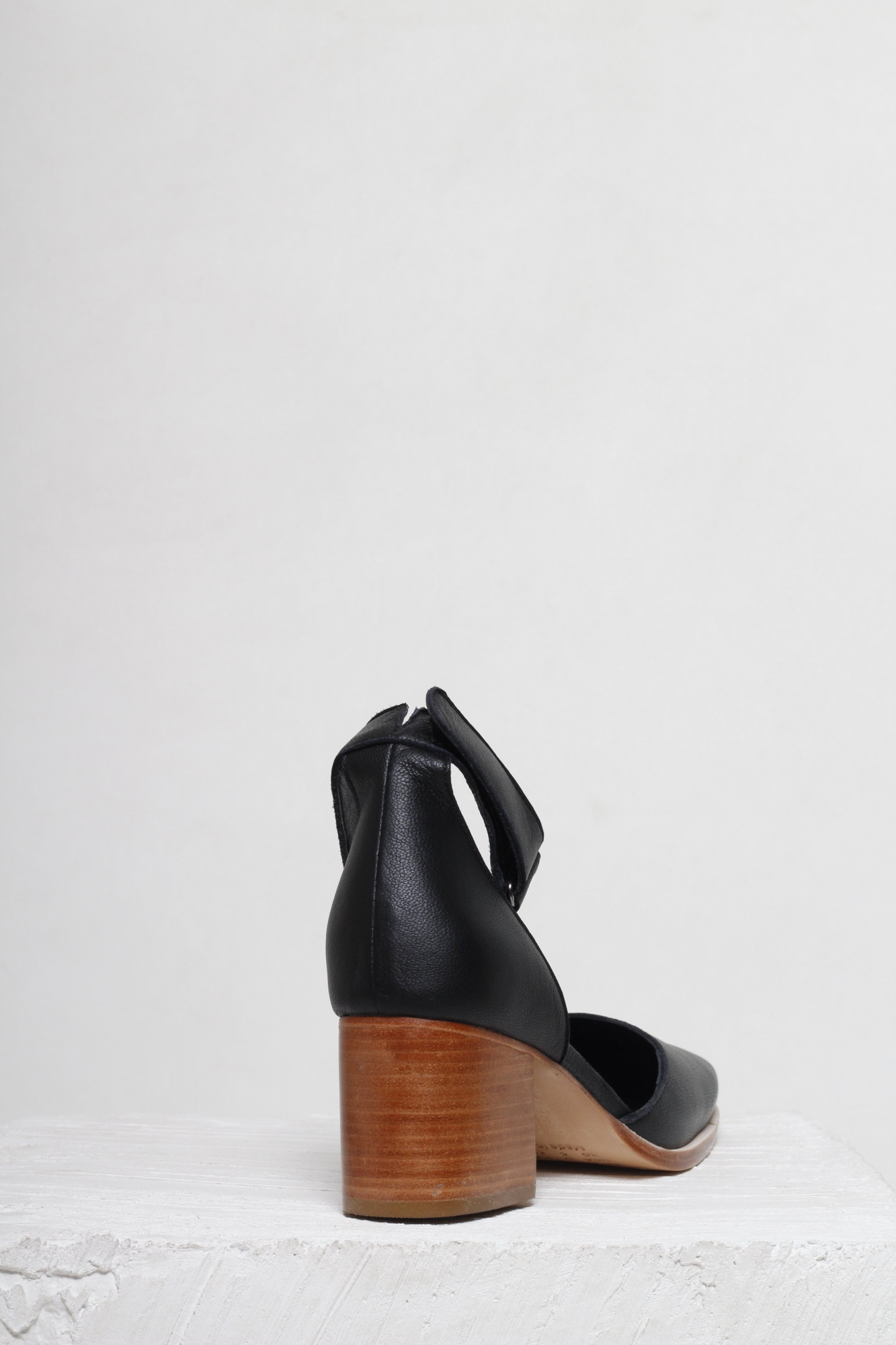 SAPATO SALTO LOUISE PRETO