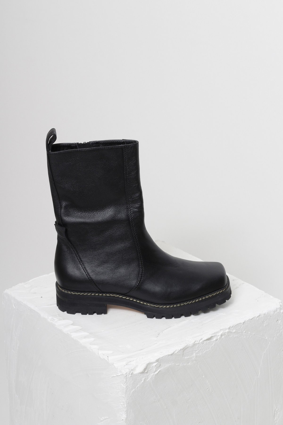 BOTA ÍSIS PRETO