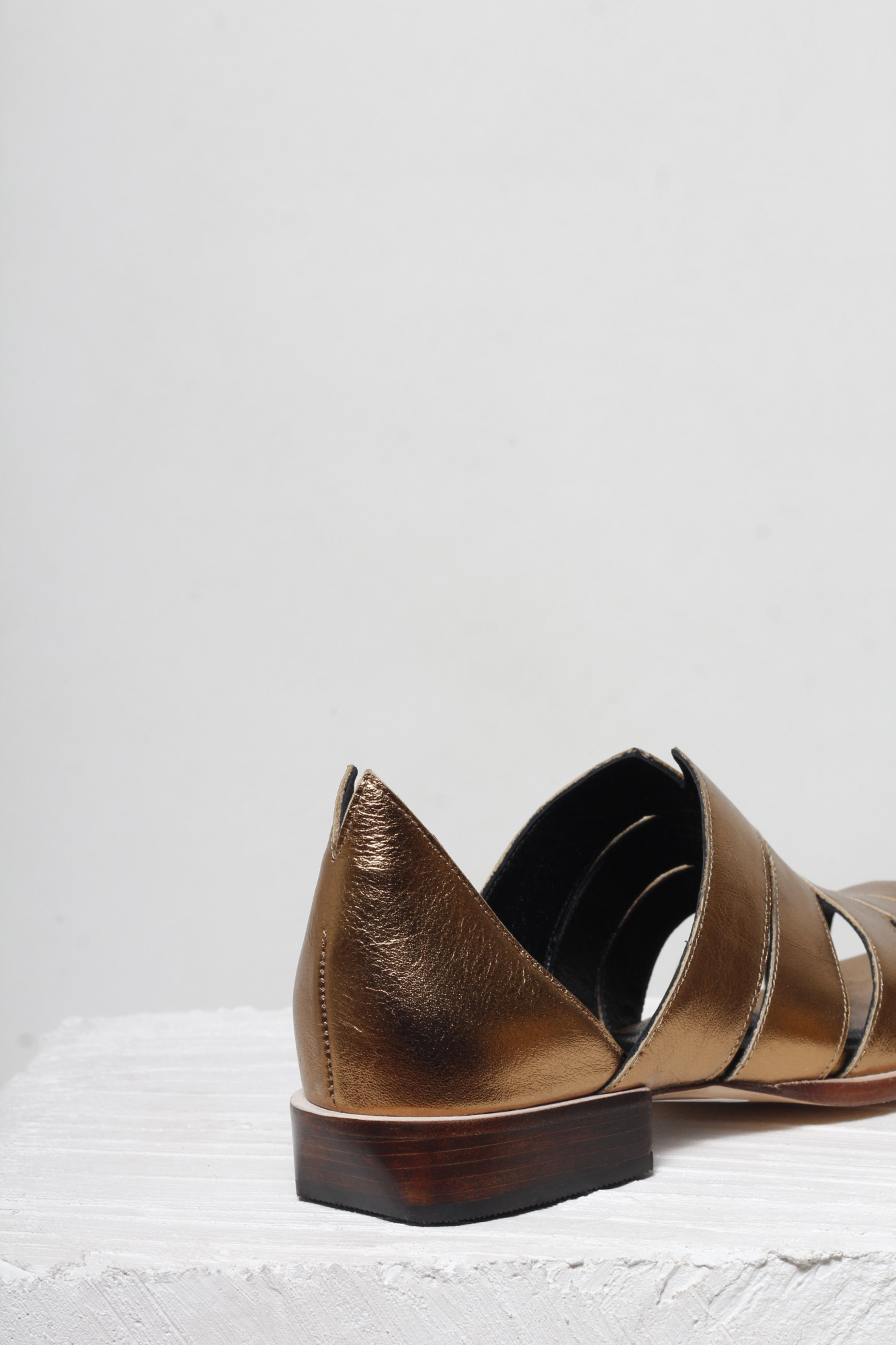 SAPATO GISELE OURO VELHO