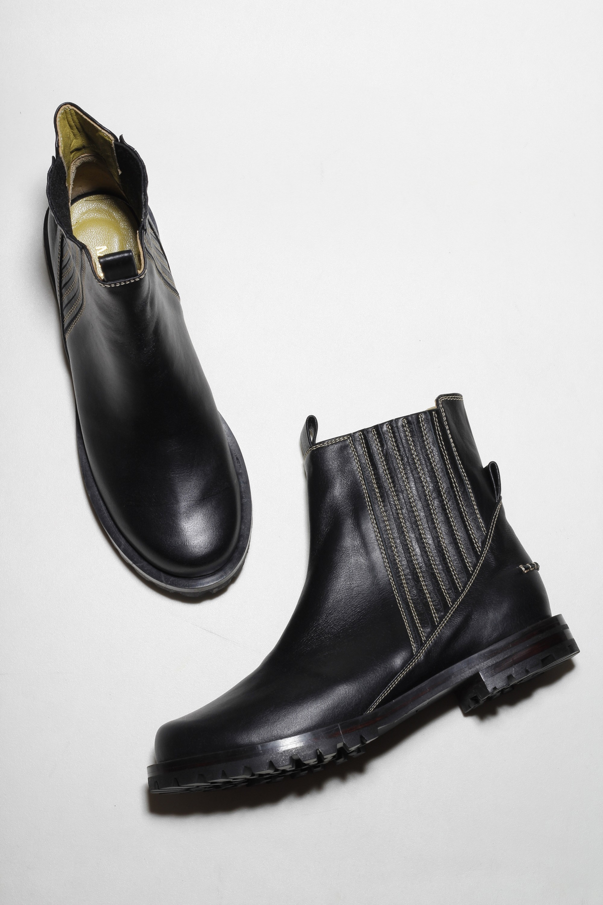 BOTA MARAH PRETO