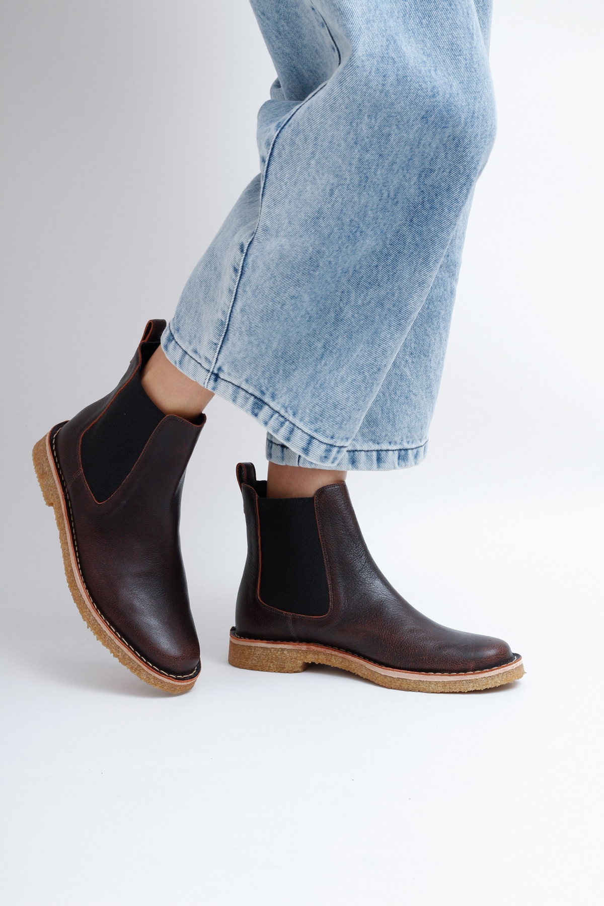 BOTA CHELSEA CRIS FLOATER MARROM ESCURO