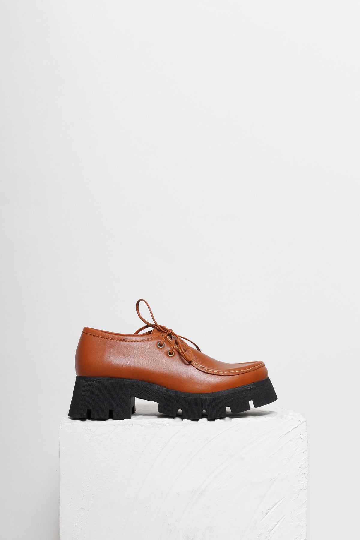 LOAFER WALLABEE NAOMI CARAMELO