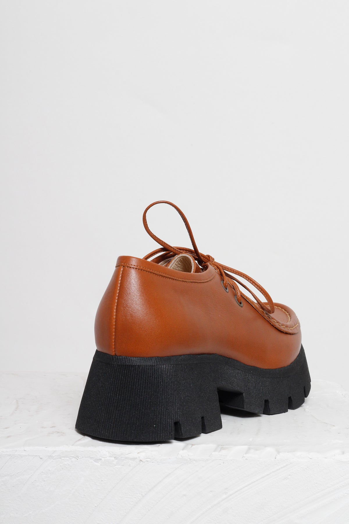 LOAFER WALLABEE NAOMI CARAMELO
